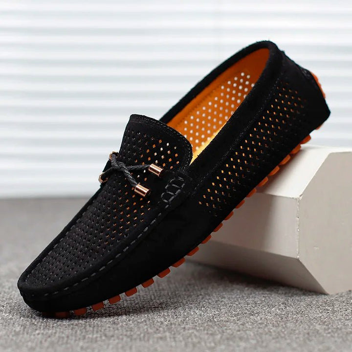 Men's Perforated Suede Slip-On Loafers Metal Bow Detail - Schwarz