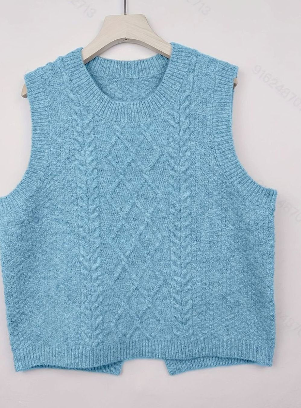 Women's Cable-Knit Round-Neck Sleeveless Sweater Vest