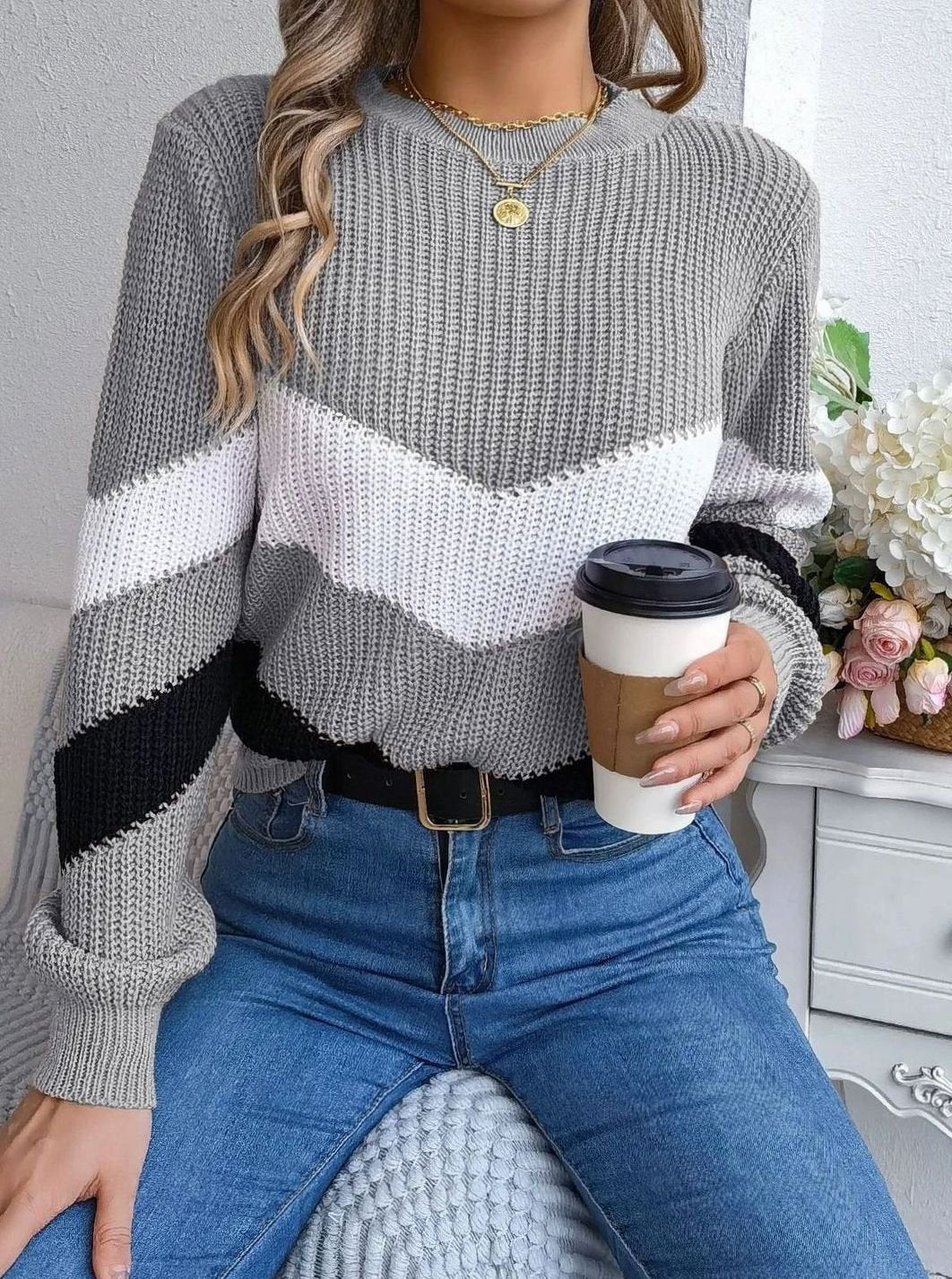 Women's Chevron Color Block Round-Neck Knit Sweater - Gray
