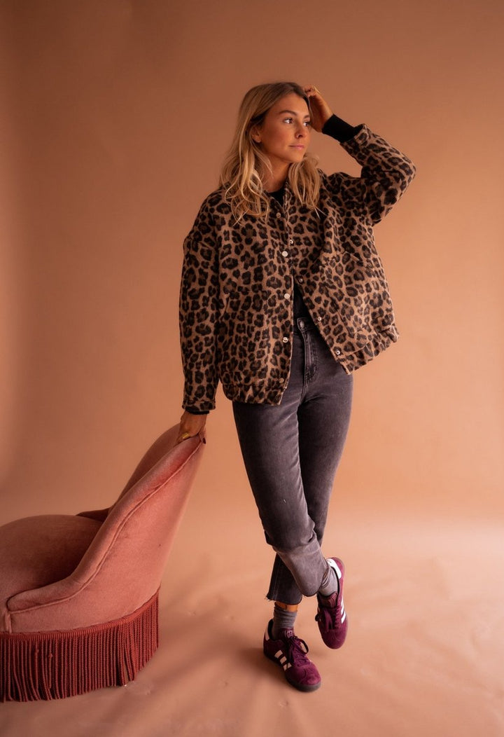 Women's Oversized Leopard Print Snap-Button Quilted Jacket