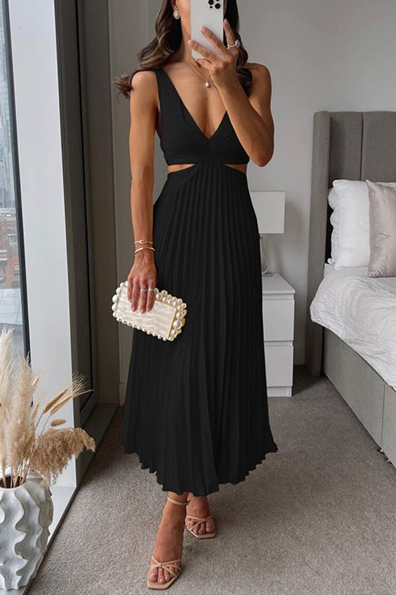 Women's Pleated Cutout V-Neck Mother of the Bride Maxi Dress - Black